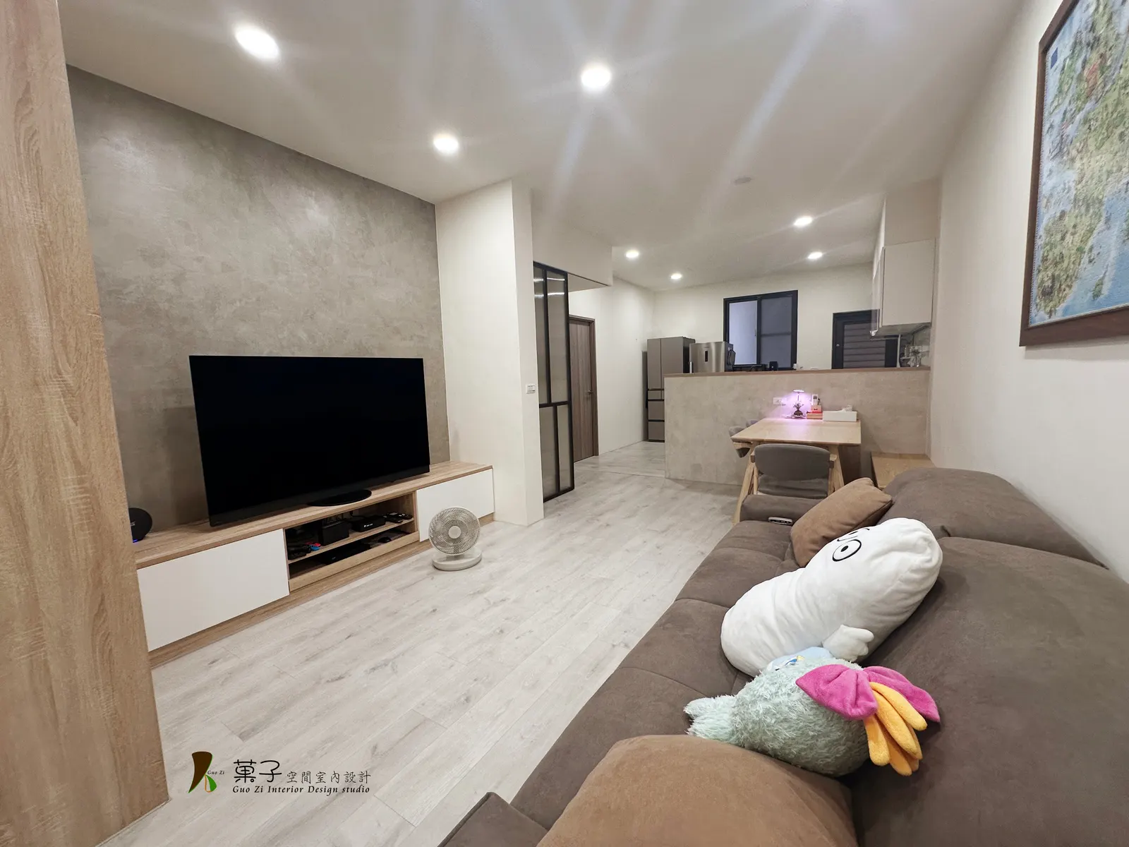 圓一個家的夢想客廳完工實景－新竹 55 坪老屋翻新設計｜菓子空間室內設計