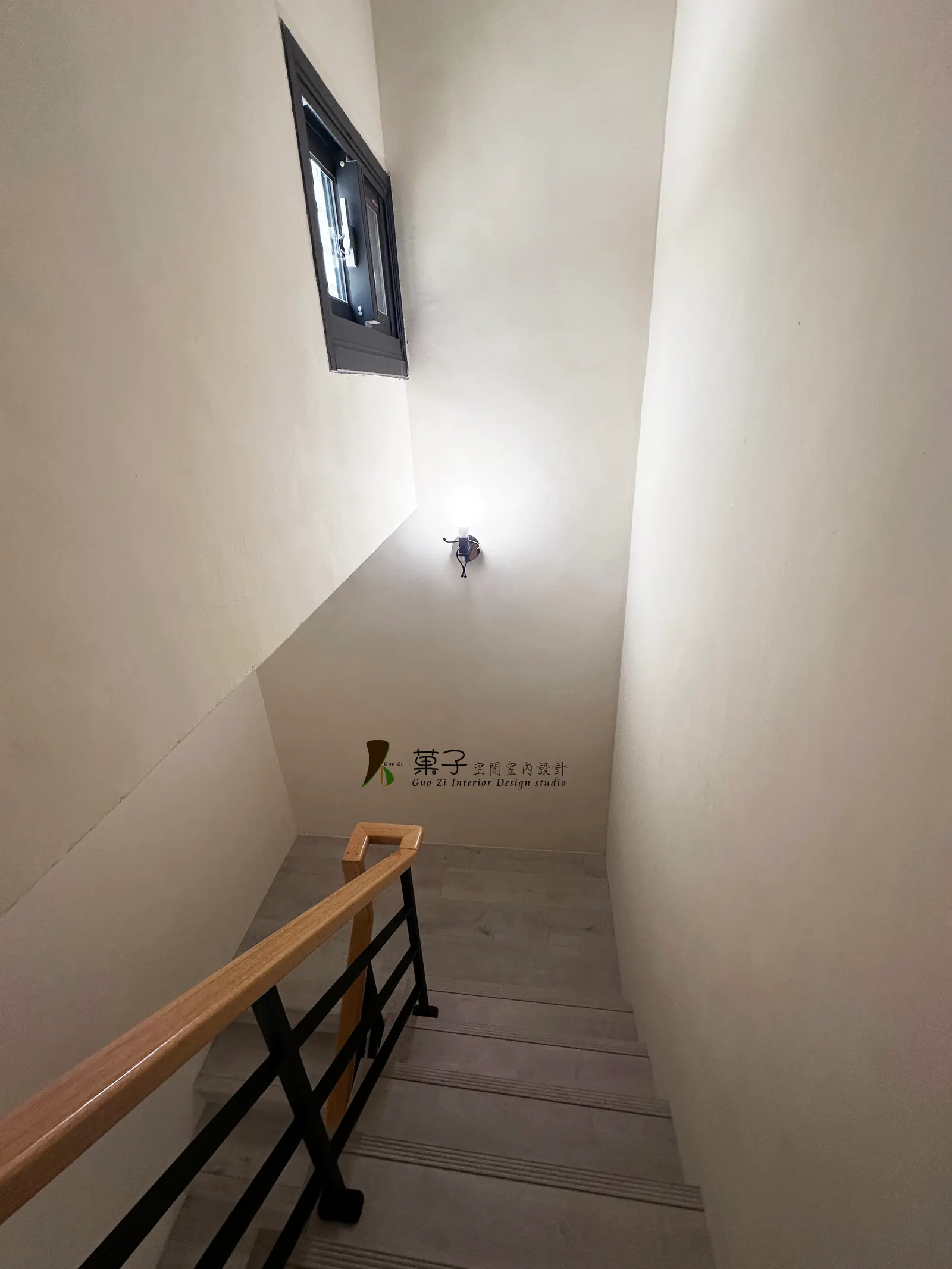 圓一個家的夢想－樓梯燈｜菓子空間室內設計舊屋翻新作品