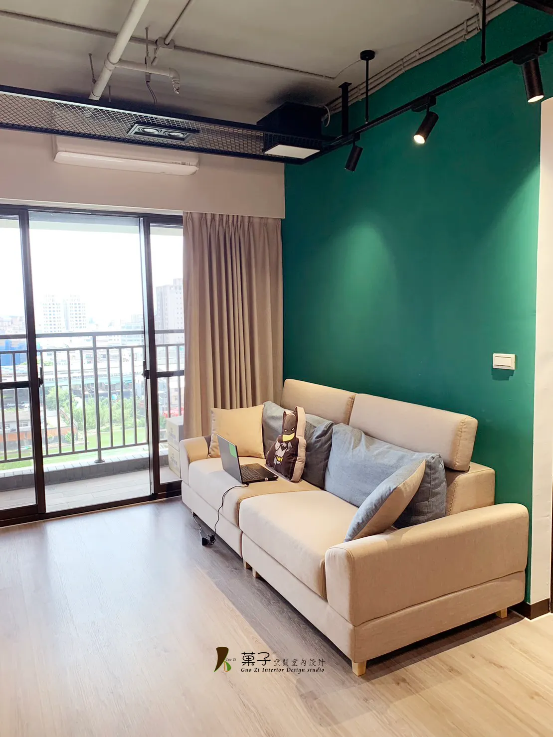 雅痞輕工業風小豪宅－沙發背牆入住實景｜菓子空間室內設計住宅設計作品